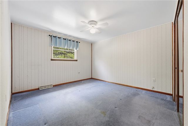 2983 Edgecliff Rd, Lower Burrell, PA 15068