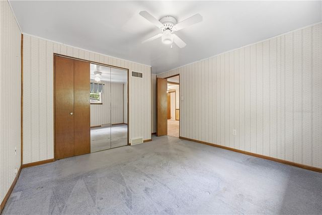 2983 Edgecliff Rd, Lower Burrell, PA 15068