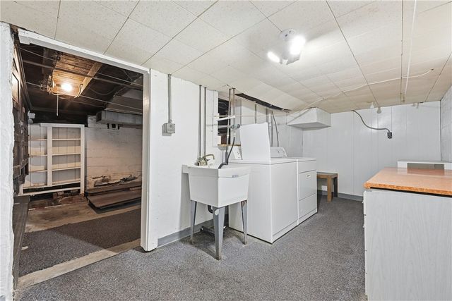 2983 Edgecliff Rd, Lower Burrell, PA 15068