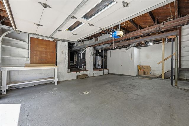 2983 Edgecliff Rd, Lower Burrell, PA 15068