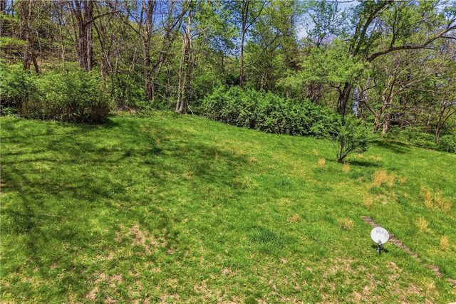 2983 Edgecliff Rd, Lower Burrell, PA 15068
