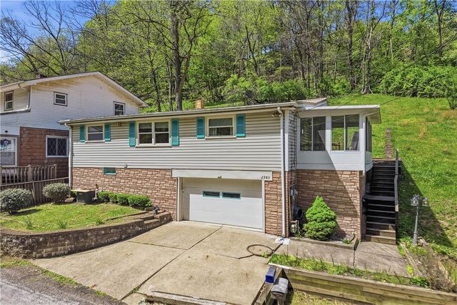 2983 Edgecliff Rd, Lower Burrell, PA 15068