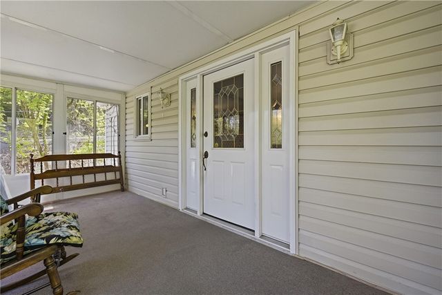 2983 Edgecliff Rd, Lower Burrell, PA 15068