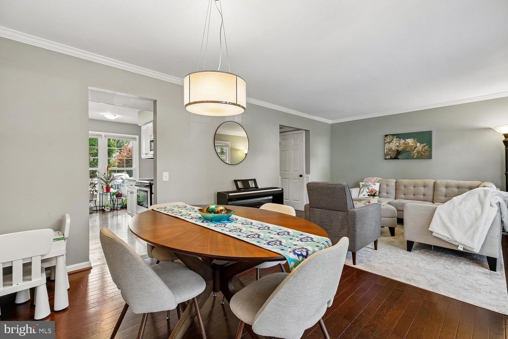 Image 10 of property listing at 18262 METZ DR, Germantown, MD 20874