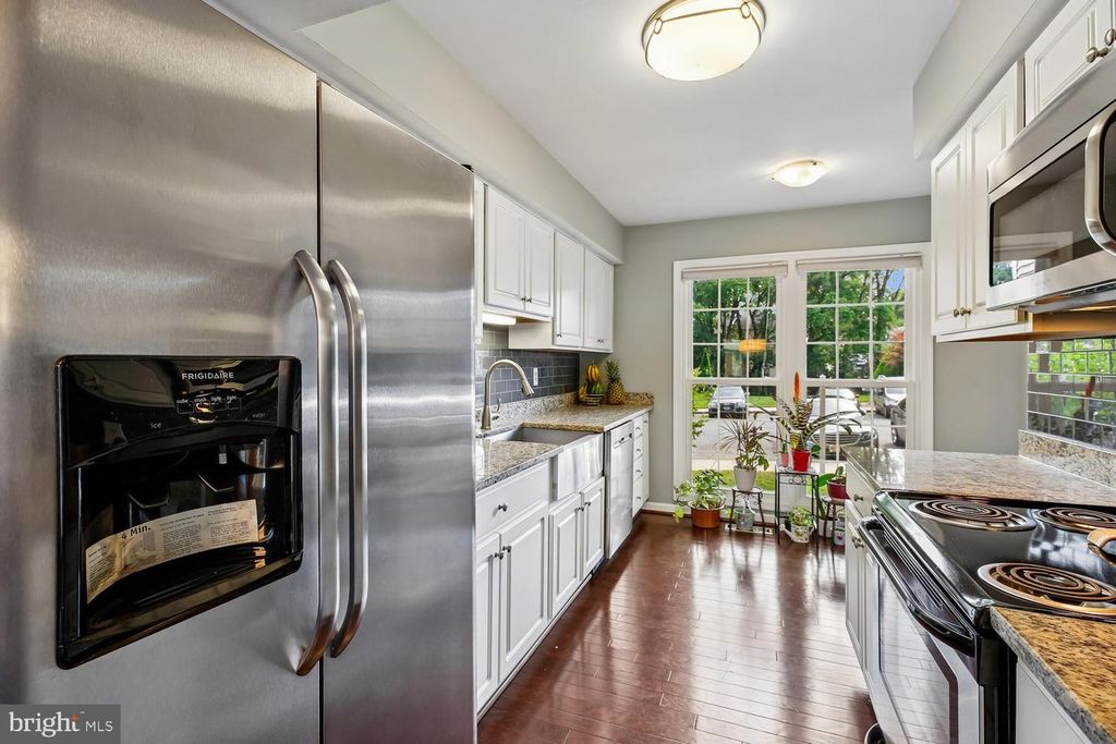 Image 16 of property listing at 18262 METZ DR, Germantown, MD 20874