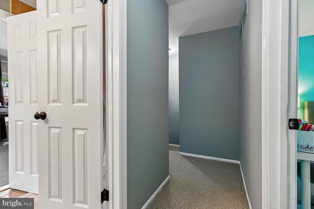 Image 25 of property listing at 18262 METZ DR, Germantown, MD 20874