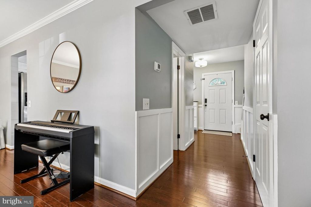Image 3 of property listing at 18262 METZ DR, Germantown, MD 20874