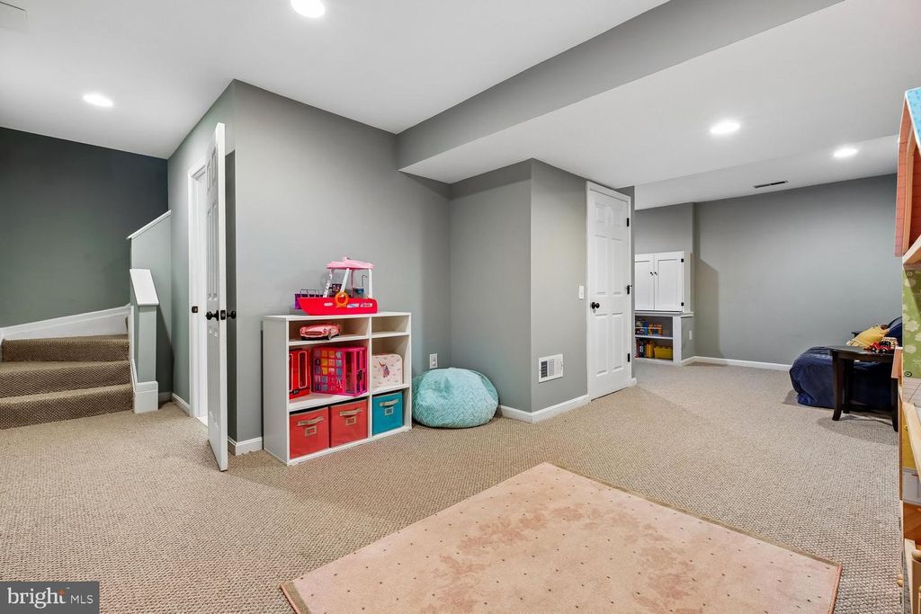 Image 35 of property listing at 18262 METZ DR, Germantown, MD 20874