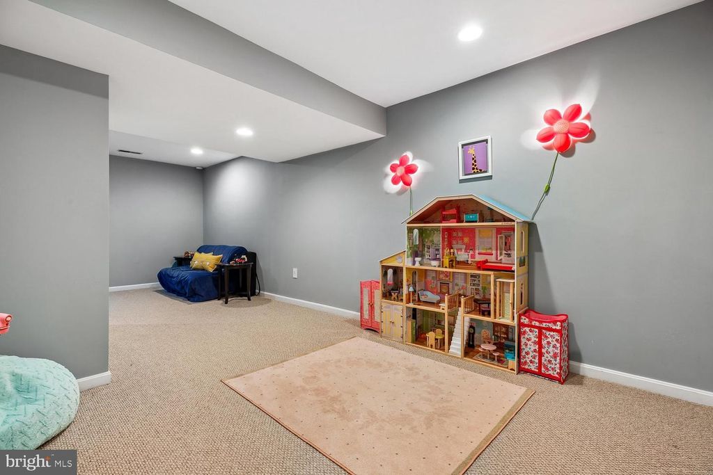Image 36 of property listing at 18262 METZ DR, Germantown, MD 20874