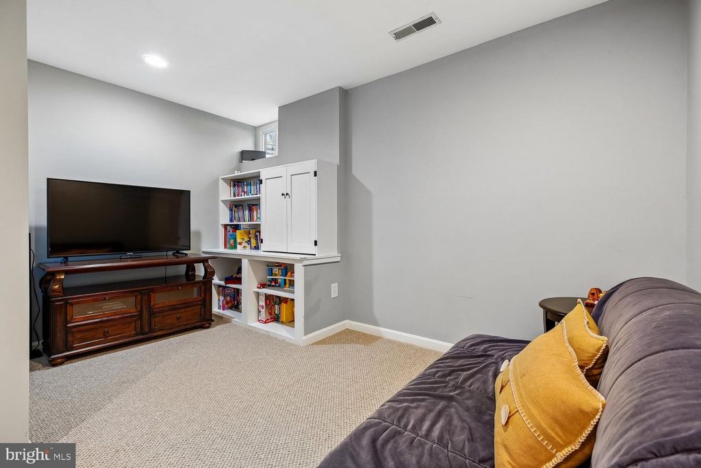 Image 39 of property listing at 18262 METZ DR, Germantown, MD 20874