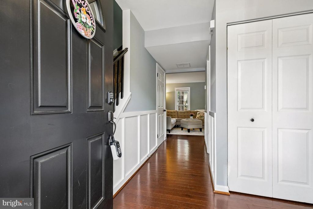 Image 4 of property listing at 18262 METZ DR, Germantown, MD 20874