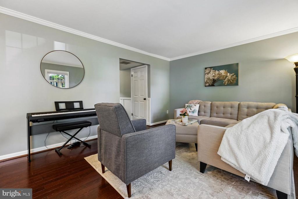Image 8 of property listing at 18262 METZ DR, Germantown, MD 20874