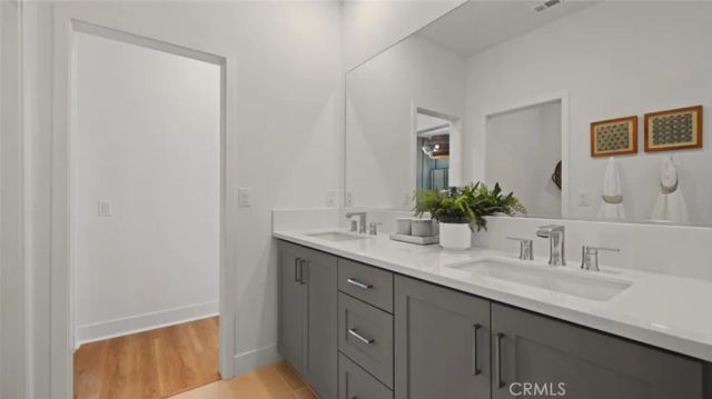 29610 Corte Ballenas, Valencia, CA 91354