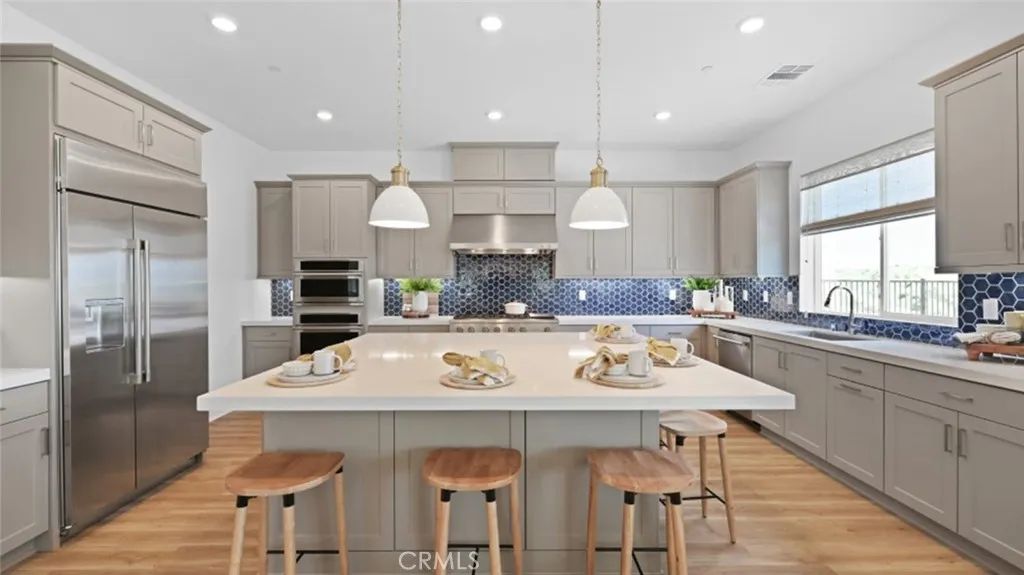 29610 Corte Ballenas, Valencia, CA 91354