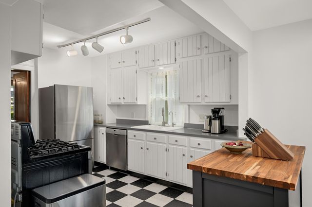 2132 Stanford Avenue, Saint Paul, MN 55105