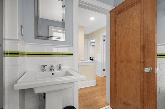 2132 Stanford Avenue, Saint Paul, MN 55105