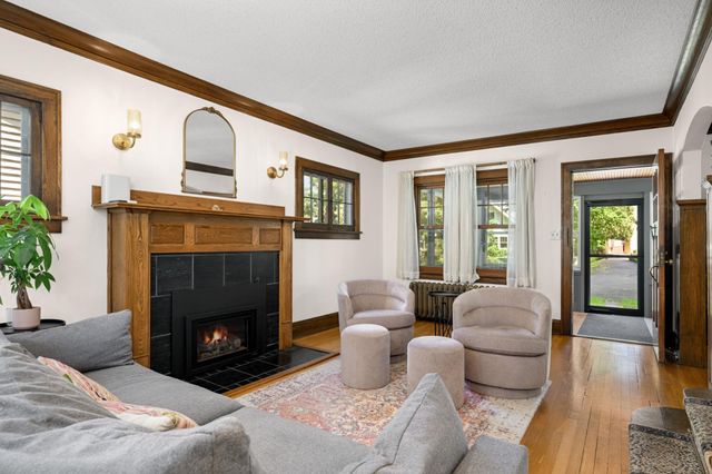 2132 Stanford Avenue, Saint Paul, MN 55105