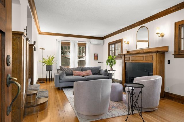 2132 Stanford Avenue, Saint Paul, MN 55105