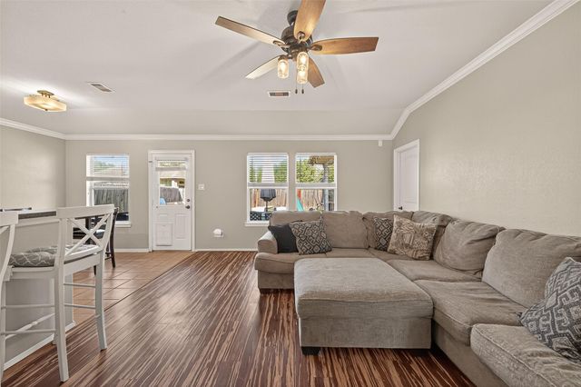 7002 Durango Creek Drive, Magnolia, TX 77354