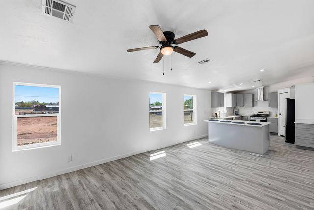 64 San Francisco Avenue, Los Lunas, NM 87031