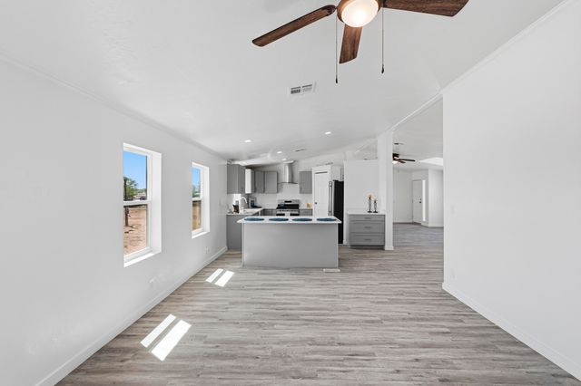 64 San Francisco Avenue, Los Lunas, NM 87031