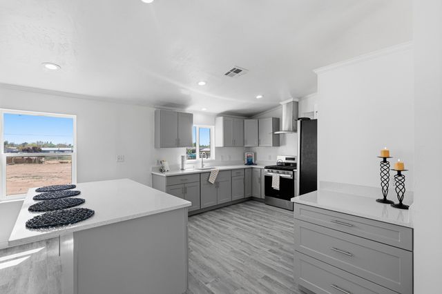 64 San Francisco Avenue, Los Lunas, NM 87031