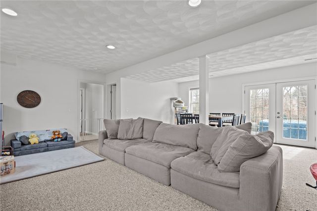 86 Bethel Street, Warwick, RI 02889