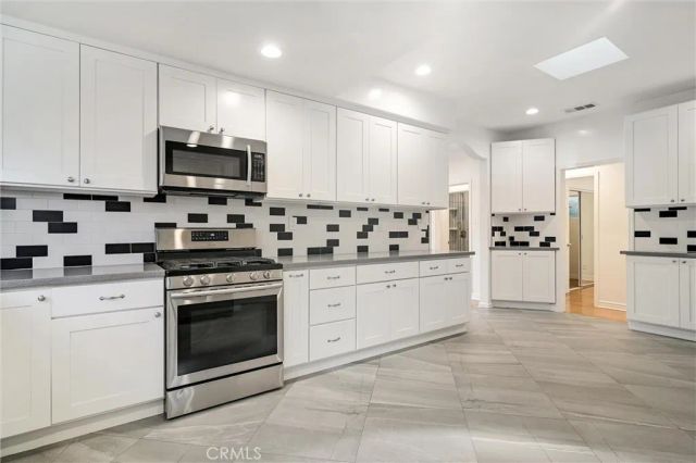 156 S Edinburgh Avenue, Los Angeles, CA 90048