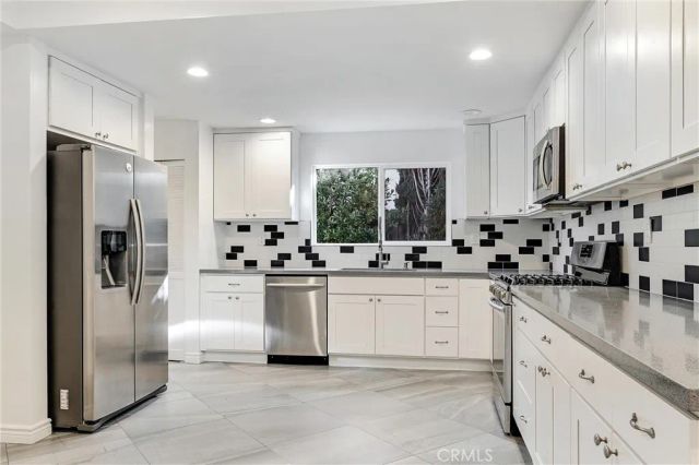 156 S Edinburgh Avenue, Los Angeles, CA 90048