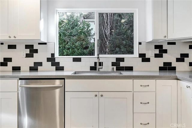156 S Edinburgh Avenue, Los Angeles, CA 90048