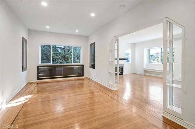 156 S Edinburgh Avenue, Los Angeles, CA 90048