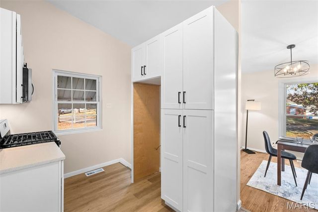 515 Crestvale Drive, Rock Hill, MO 63119