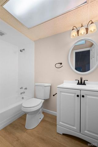 515 Crestvale Drive, Rock Hill, MO 63119