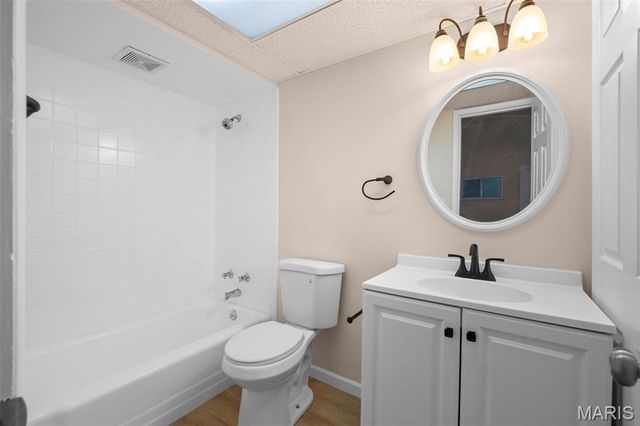 515 Crestvale Drive, Rock Hill, MO 63119