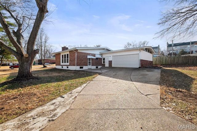 515 Crestvale Drive, Rock Hill, MO 63119