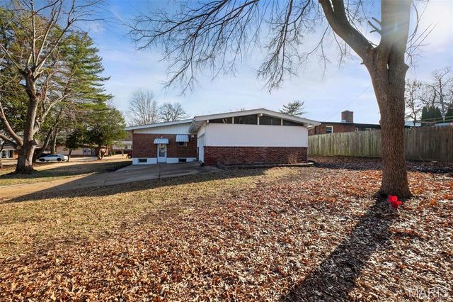 515 Crestvale Drive, Rock Hill, MO 63119