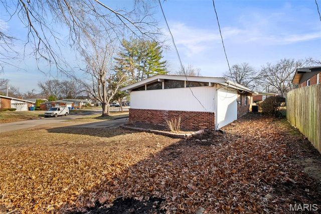 515 Crestvale Drive, Rock Hill, MO 63119