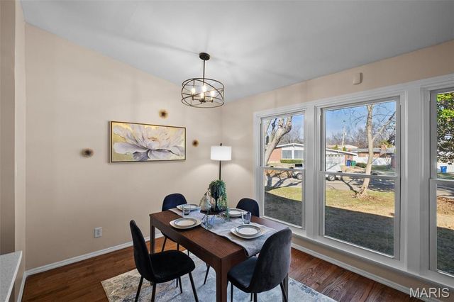 515 Crestvale Drive, Rock Hill, MO 63119