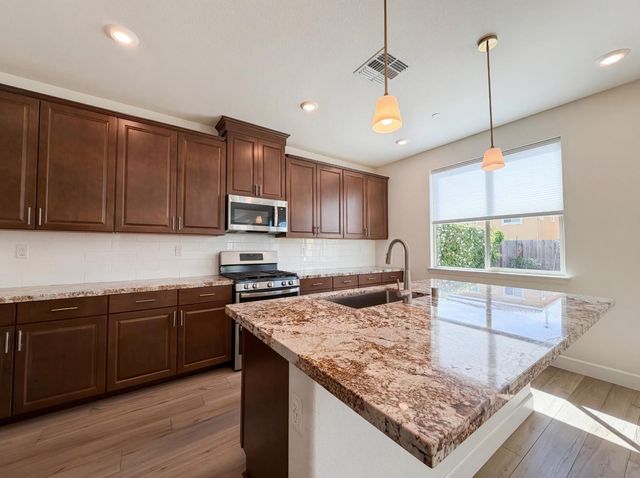 8778 Encore Way, Elk Grove, CA 95757