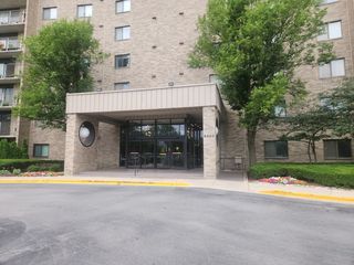 6340 AMERICANA Drive 507, Willowbrook, IL 60527