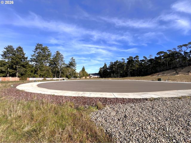 1025 PARK Pl, Coos Bay, OR 97420