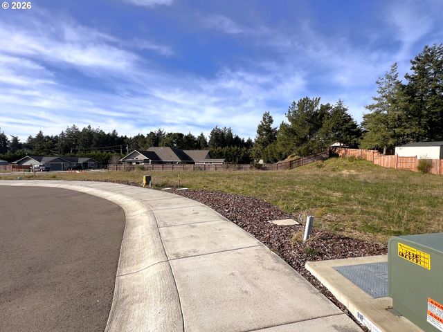 1025 PARK Pl, Coos Bay, OR 97420