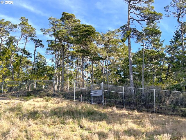 1025 PARK Pl, Coos Bay, OR 97420