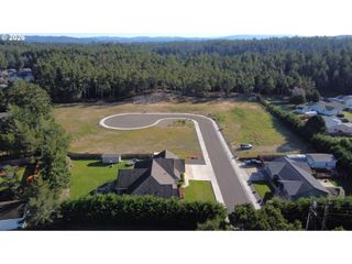 1025 PARK Pl, Coos Bay, OR 97420