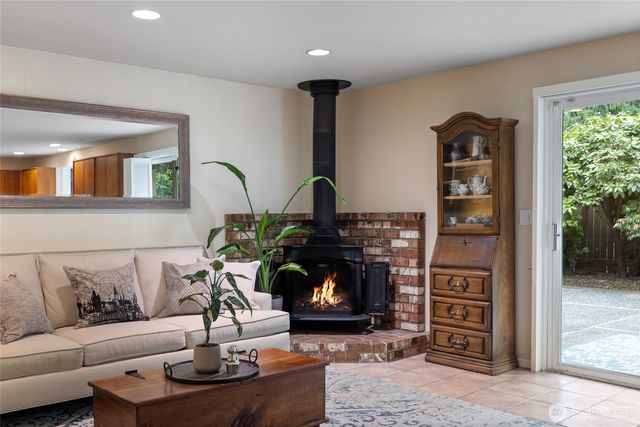 11927 Nyanza Road SW, Lakewood, WA 98499