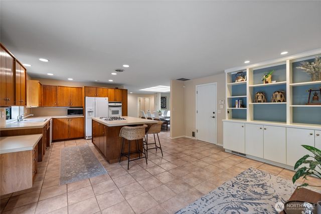 11927 Nyanza Road SW, Lakewood, WA 98499