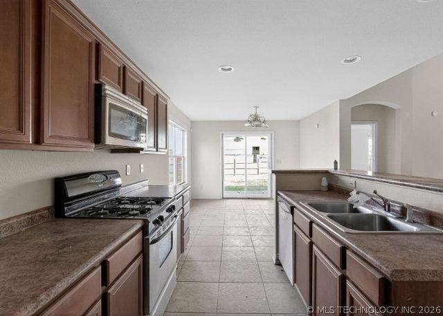 5005 N 34th Street, Broken Arrow, OK 74014