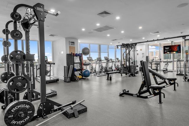 1100 Biscayne Blvd 4907, Miami, FL 33132