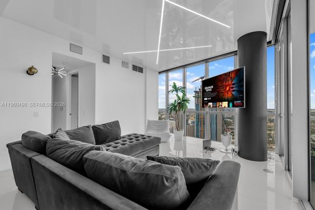 1100 Biscayne Blvd 4907, Miami, FL 33132