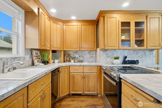 7102 N 9th Street, Tacoma, WA 98406